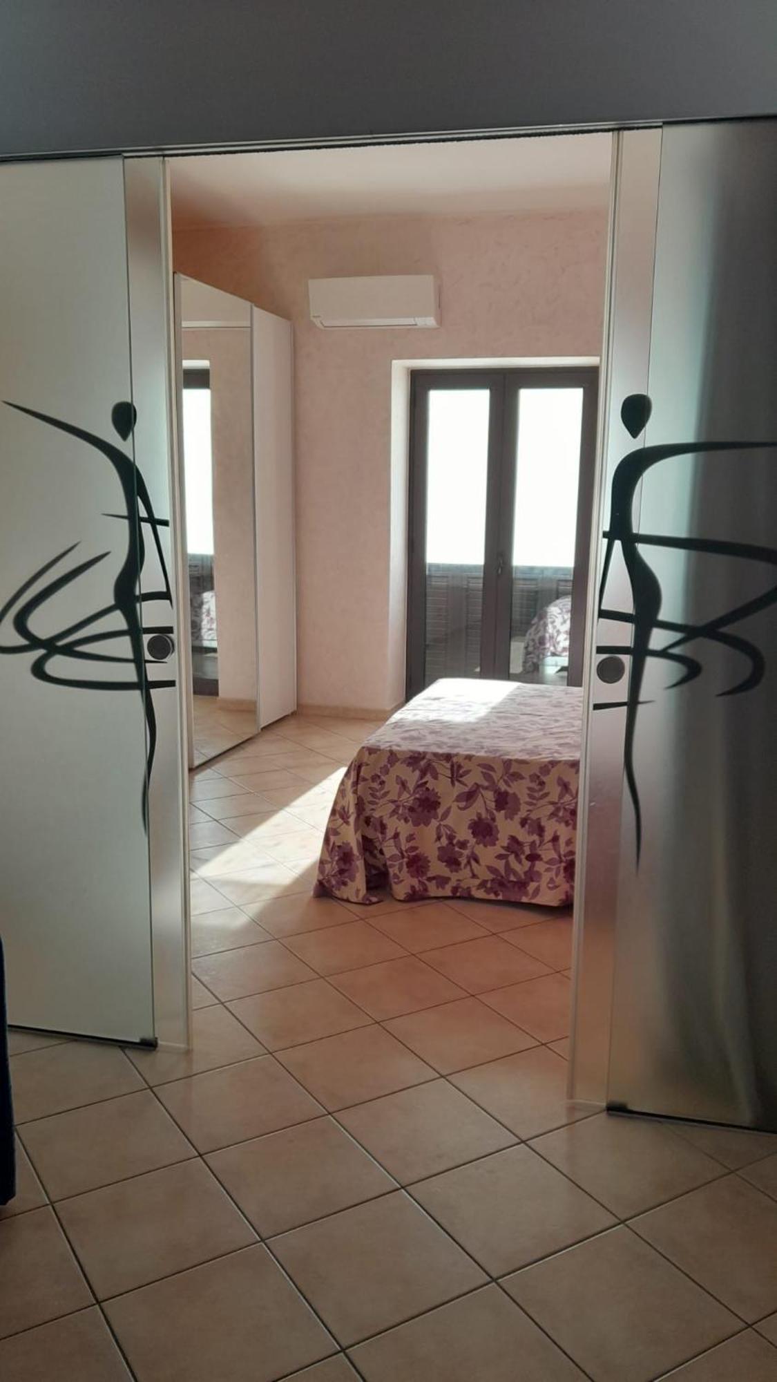 Anna'S Apartment - Milazzo Buitenkant foto